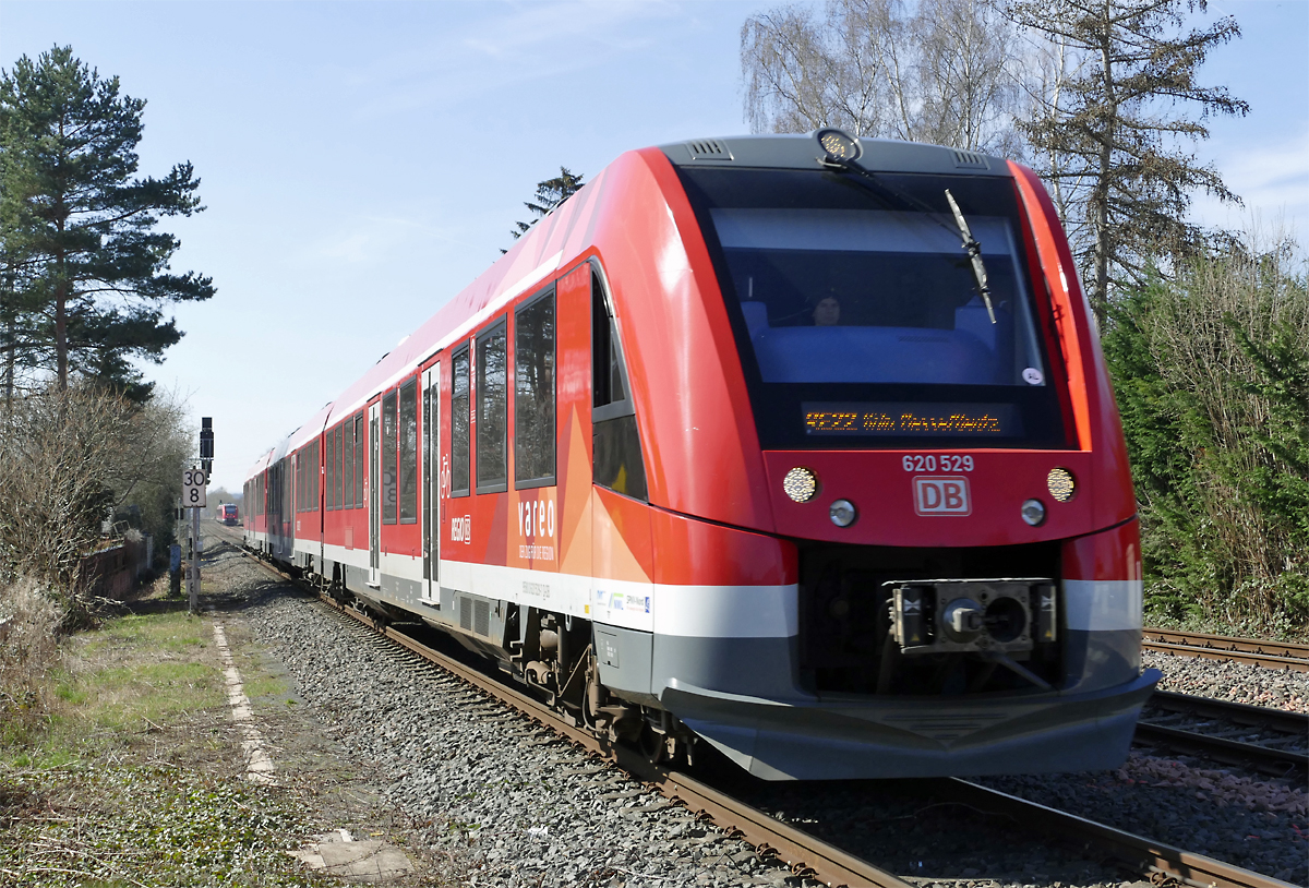 620 529 RE22 nach Köln/Deutz kurz vor`m Bf Euskirchen - 21.03.2019