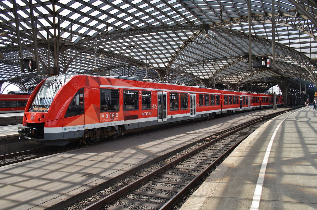 620 535-4 erreicht am 4.7.2017 als RE22 (RE11345)  Eifel-Express  von Köln Messe/Deutz nach Philippsheim den Kölner Hauptbahnhof.