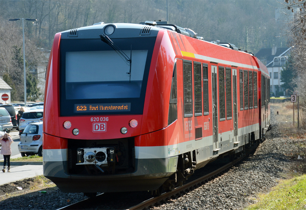 620 536 S23 fährt in den Bf Bad Münstereifel ein - 09.03.2016