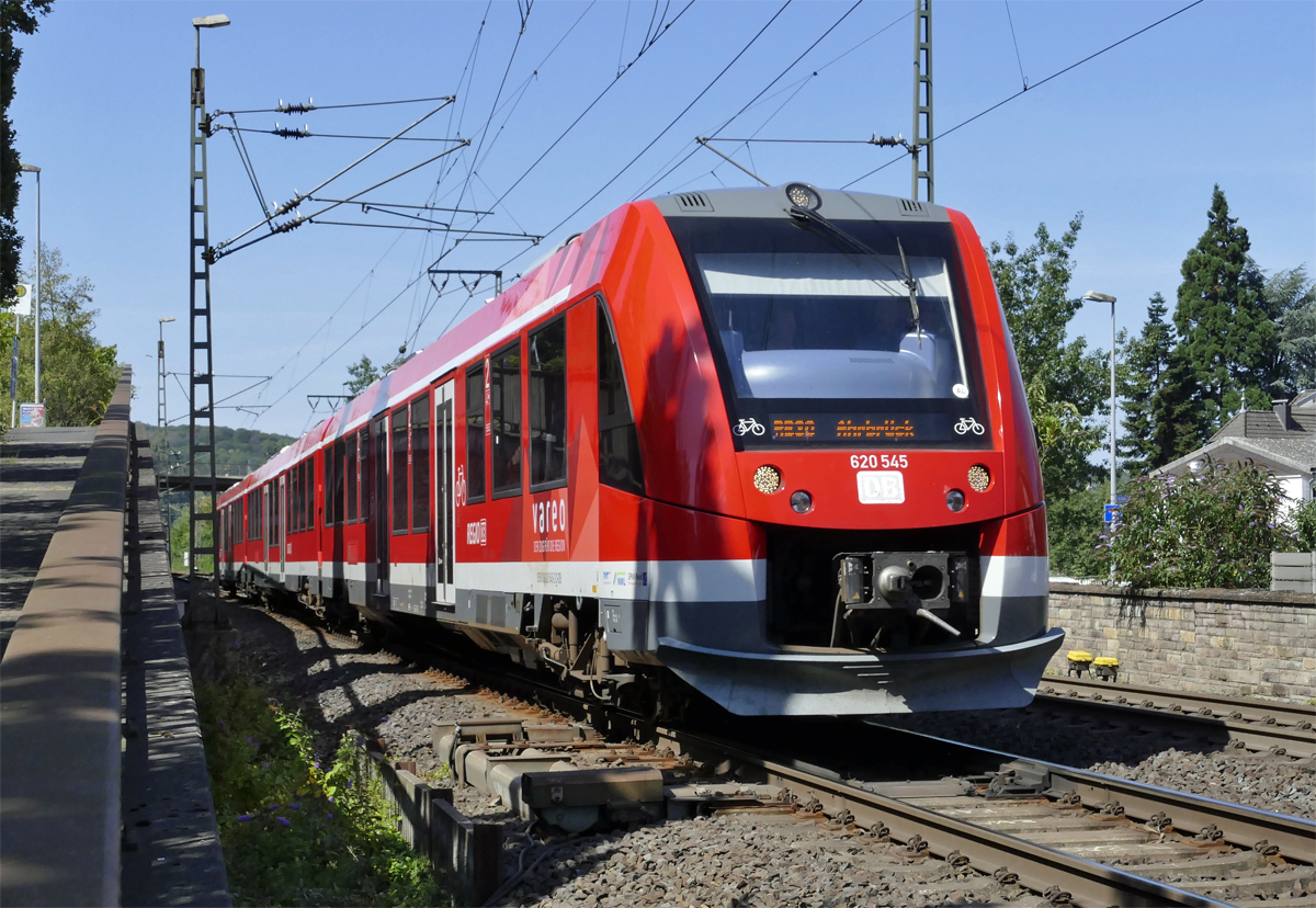 620 545 RB30 nach Ahrbrück bei der Einfahrt in den Bf Remagen - 22.08.2019