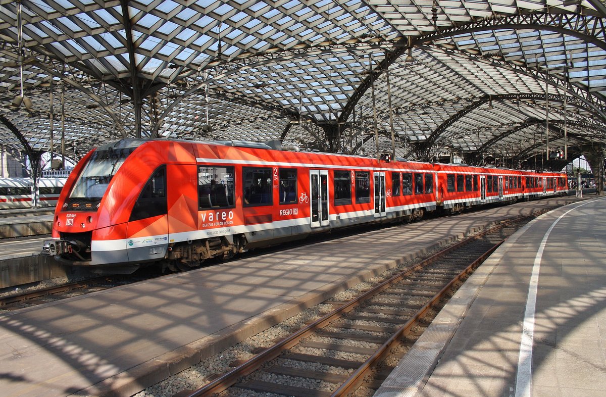 620 549-5 fährt am 5.7.2017 als RB24 (RB11415)  Eifel-Bahn  von Köln Messe/Deutz nach Kall in den Kölner Hauptbahnhof ein.