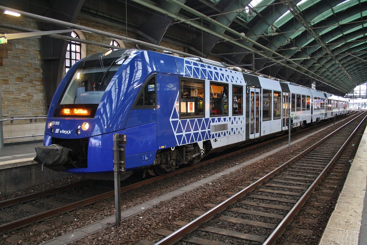 620 908-3 ist am 10.3.2017 als RE2 (RE63954) von Berlin Zoologischer Garten nach Cottbus unterwegs, soeben wurde der Berliner Ostbahnhof erreicht.