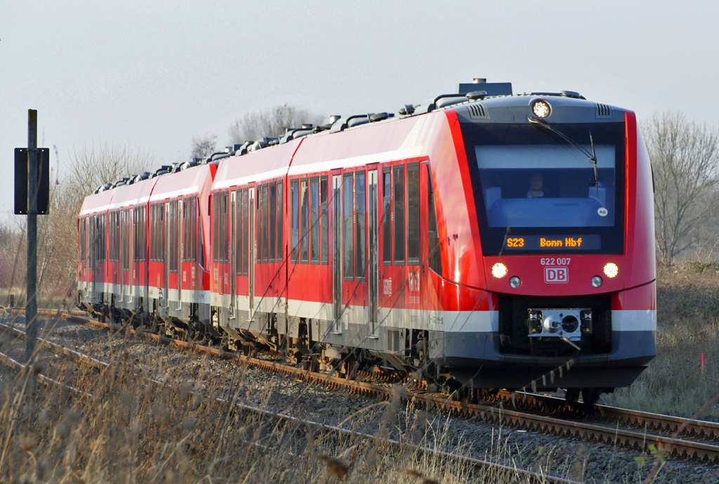 622 007 S23/RB23 nach Bonn Hbf bei der Einfahrt in den Bf Odendorf - 16.12.2016