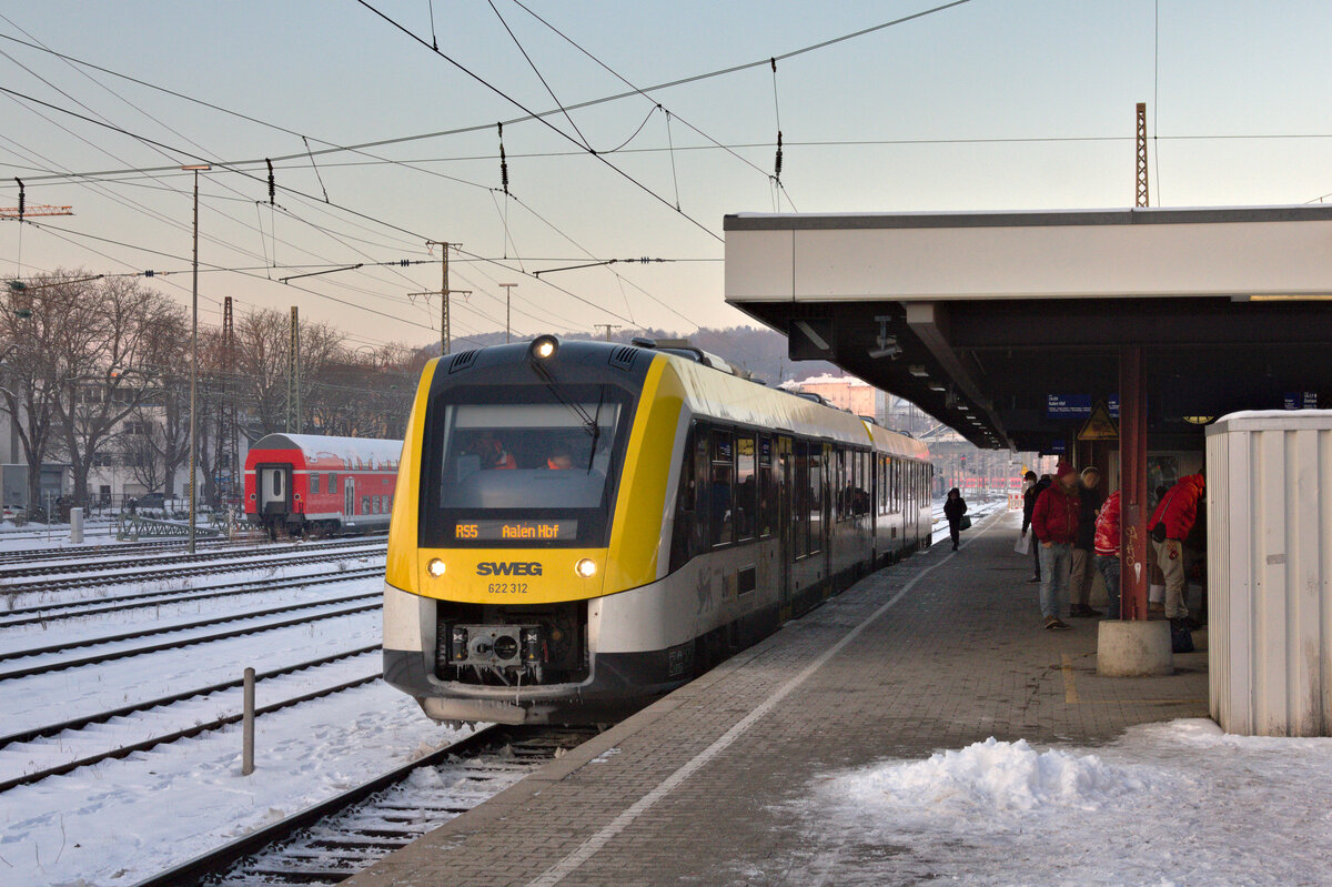 622 312 wird am 17.12.2022 im Ulmer Hbf bereitgestellt. Wenig später wird sich das Fahrzeug als RS5 nach Aalen auf die Reise machen. 