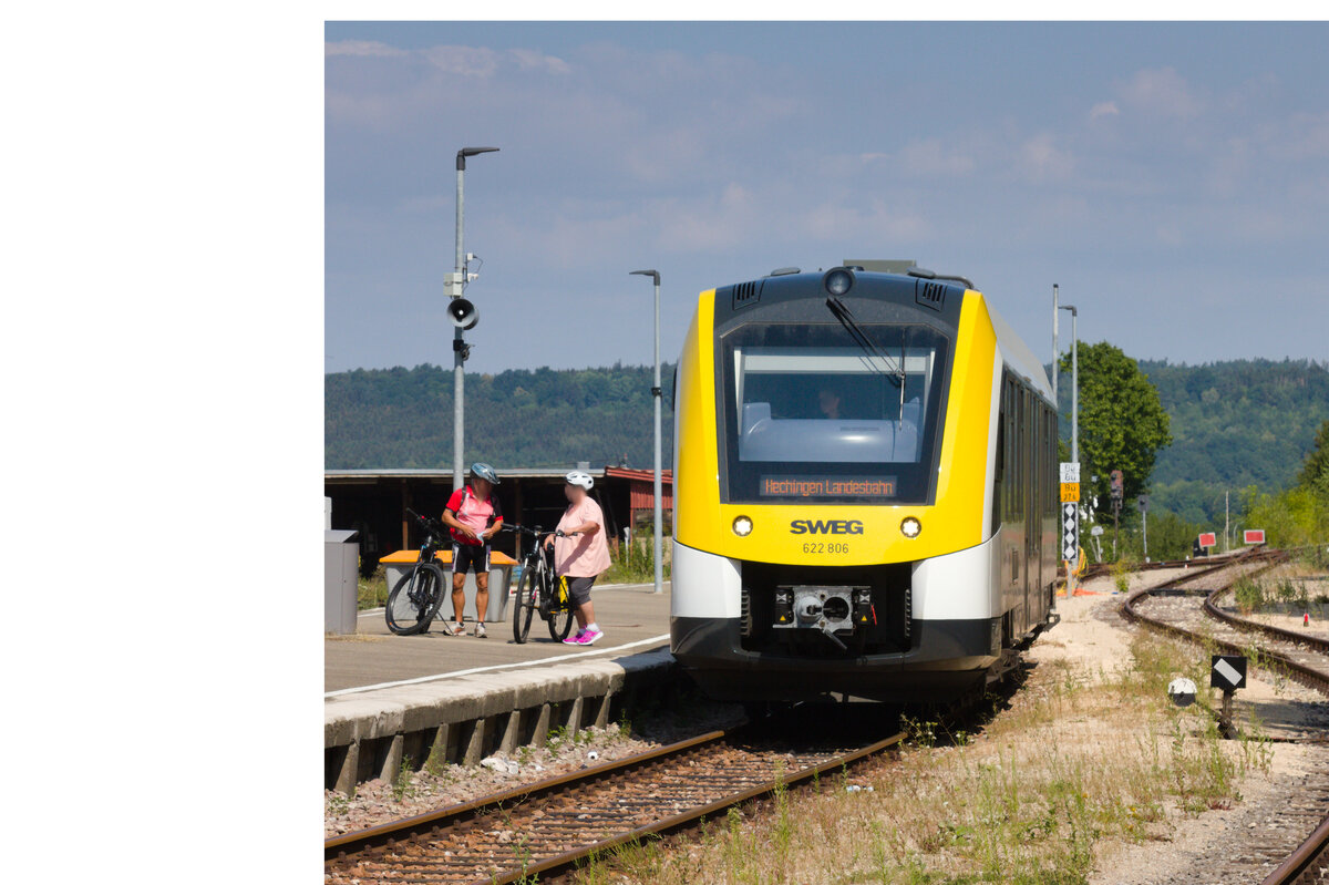 622 806 als Freizeitexpress Eyachtäler hat am 24.07.2022 den Bahnhof Hechingen Landesbahn aus Eyach erreicht. 
Der Standpunkt befand sich hinter einer Absperrung. 