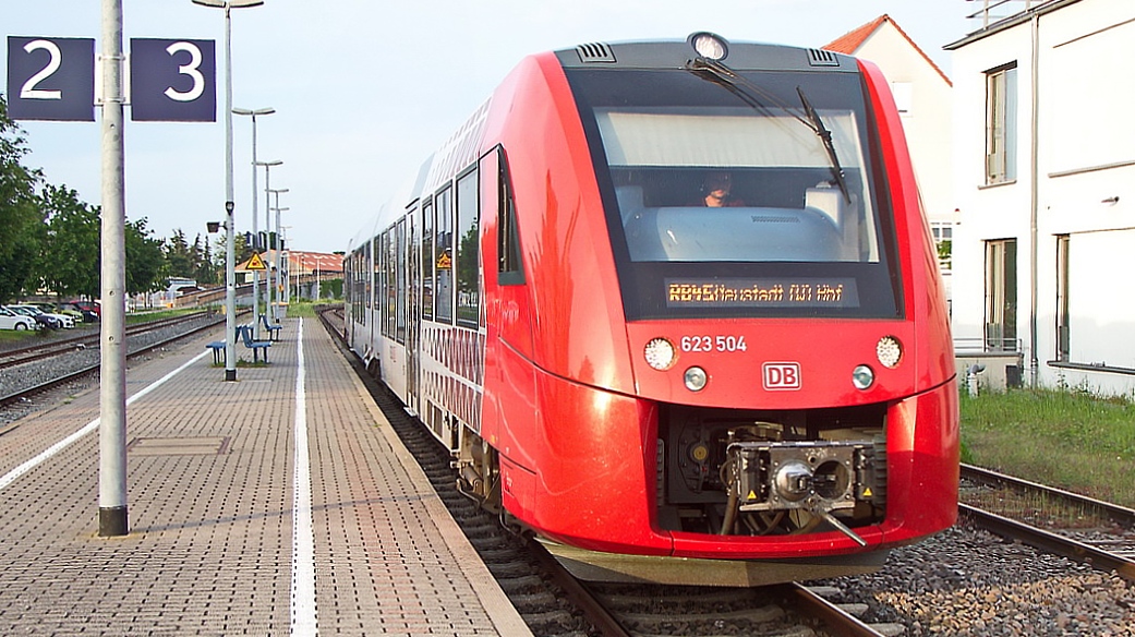 623 504 steht im Bahnhof Bad Dürkheim am 21. Mai 2023 zur Abfahrt bereit.
