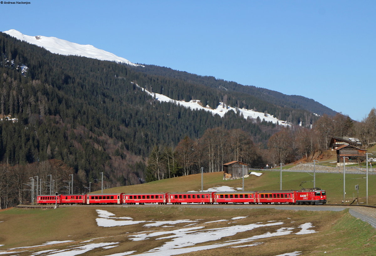 623 mit dem RE 1325 (Disentis/Mustér-Samedan) bei Klosters Dorf 31.3.19