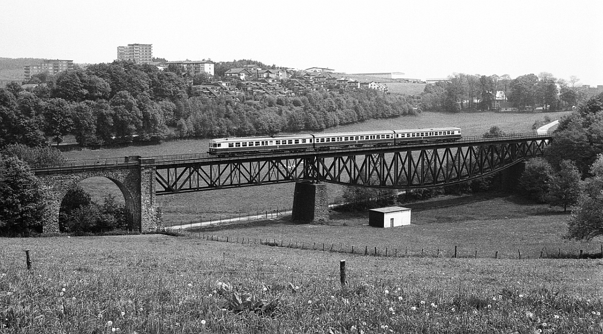 624 auf Abwegen. Am 31.5.1986 veranstaltete der BFS Ldenscheid eine Sonderfahrt ber Nebenstrecken im Bergischen Land. Befahren wurde dabei auch die Strecke Meinerzhagen - Krummenerl.