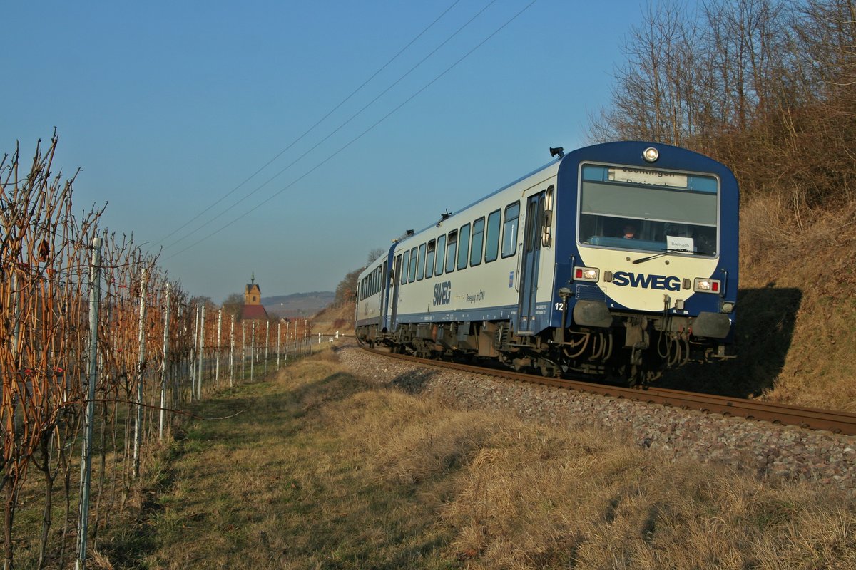 626 126-6 und 926 202-3 waren am Nachmittag des 15.02.17 auf der Kaiserstuhlbahn unterwegs. Hier sind die beiden NE81 auf dem Weg nach Breisach kurz hinter Niederrotweil zu sehen.