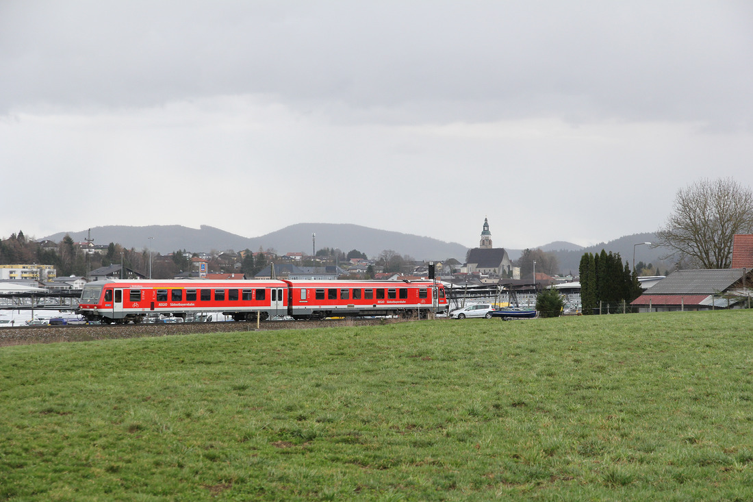 628 093  Waldkraiburg , abgelichtet am 5. April in Straßwalchen.