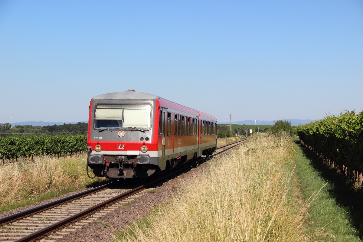 628 211 als RB 28546 (Frankenthal Hbf - Grnstadt) zwischen Weisenheim (Sand) und Freinsheim am 01.08.13