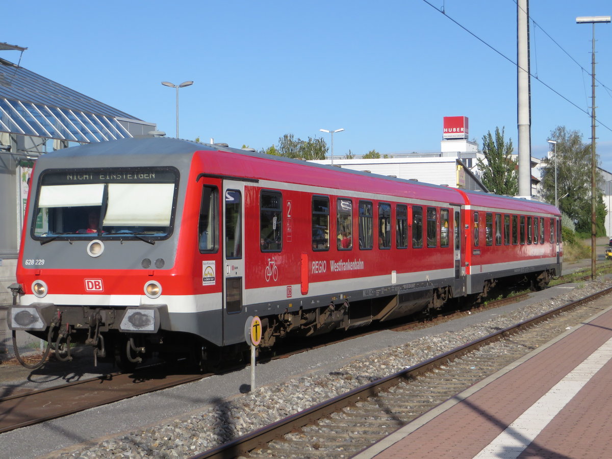 628 229 der Westfrankenbahn kurz vor der abendlichen Abstellung im Bahnhof Öhringen am 21.08.2016. Selten so einen top Zustand gesehen eines 628 in letzter Zeit.