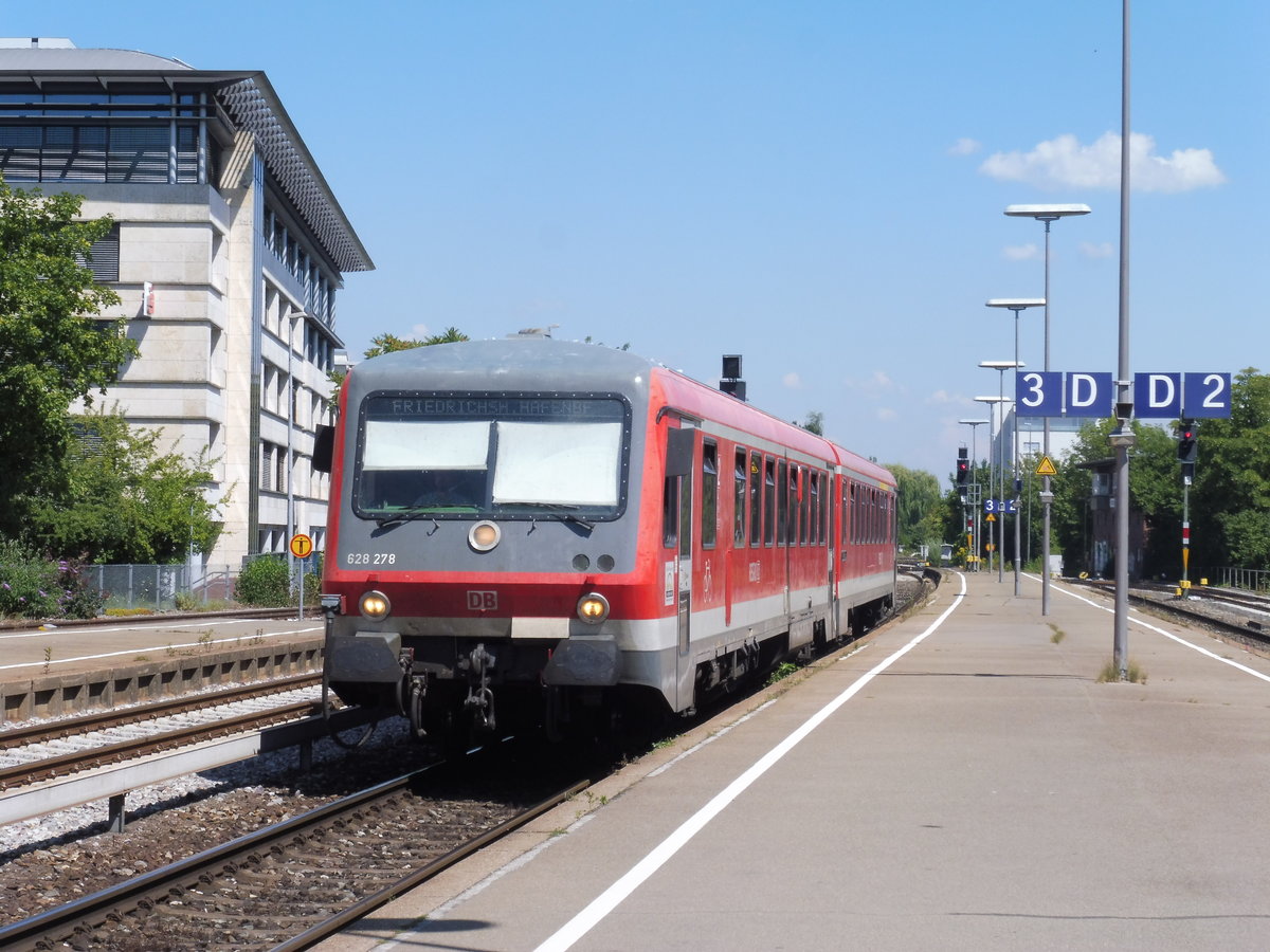 628 278 bei der einfahrt als RB aus Lindau Hbf in FN-Stadt. Juli 2018