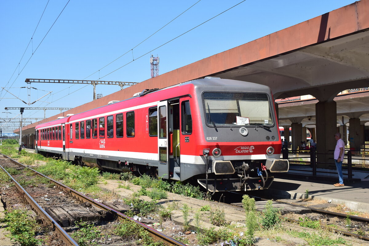 628 337 steht als R 11479 Ploiesti Sud - Urziceni in Ploiesti Sud bereit. Aufgenommen von einem Nebenbahnsteig.

Ploiesti Sud 01.08.2026
