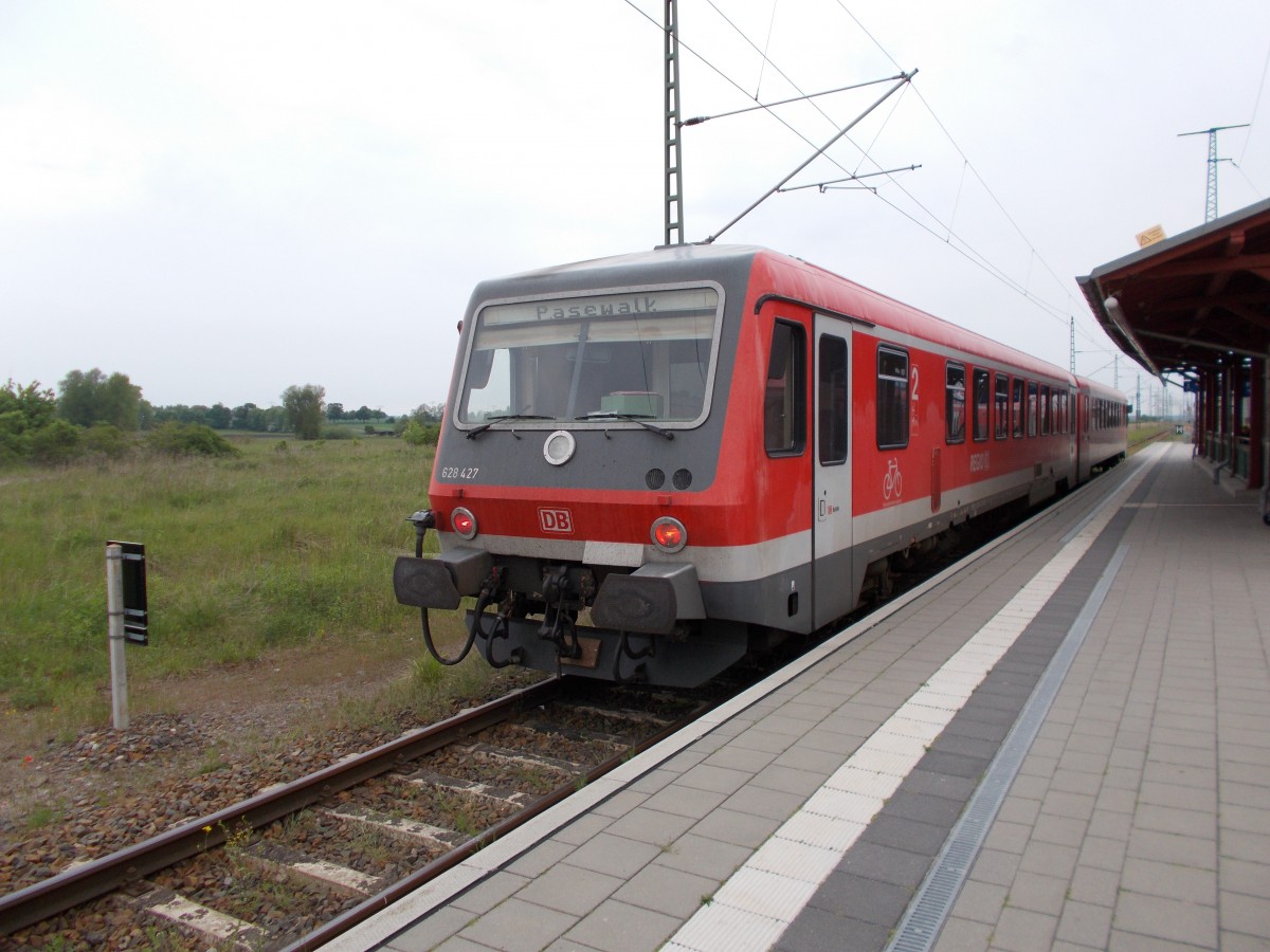 628 427 hat jetzt beim Bh Rostock ein neues Einsatzgebiet.Aufnahme am 23.mai 2015 in Pasewalk.