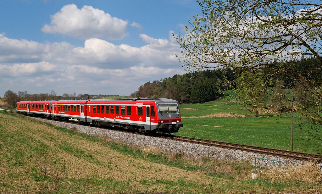 628 432 und 630 mit S-Bahn, A-Linie (29357) bei Erdweg (09.04.2014)