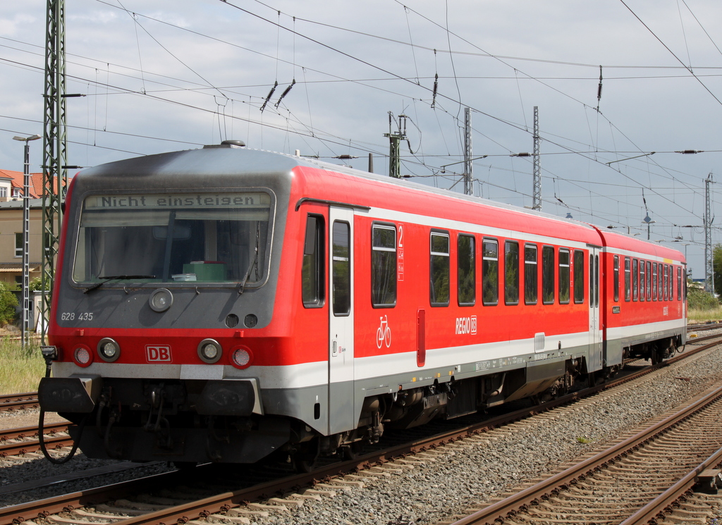 628 435-9 als berfhrung von Rostock Hbf nach Gstrow/Lbeck kurz vor der Ausfahrt im Rostocker Hbf 13.06.2014 