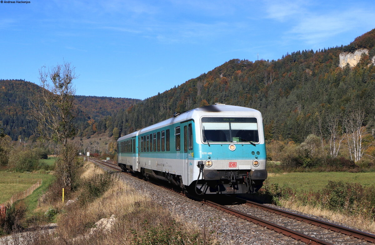 628 486-2/628 673-5 als RE 3217 (Donaueschingen-Ulm Hbf) bei Mühlheim 18.10.21