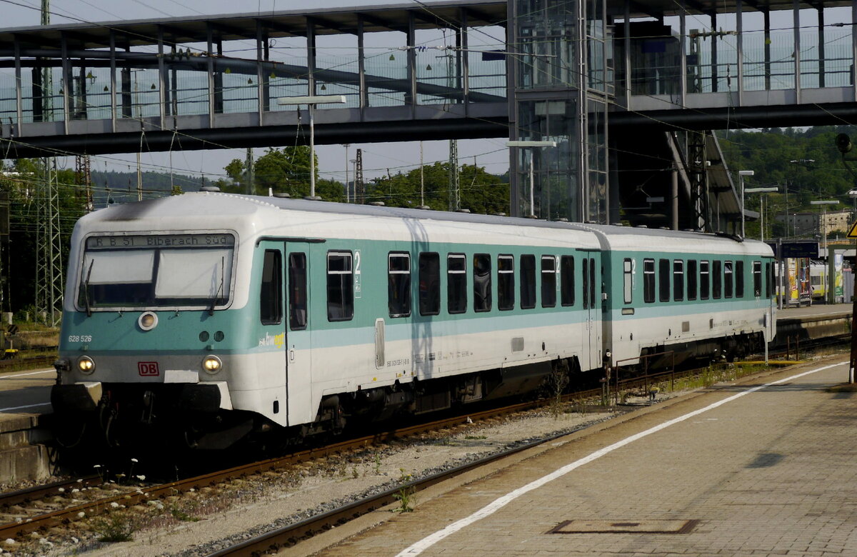 628 526, als  Anna  gekuppelt mit 628 436 in Ulm Hbf, 20.7.21.