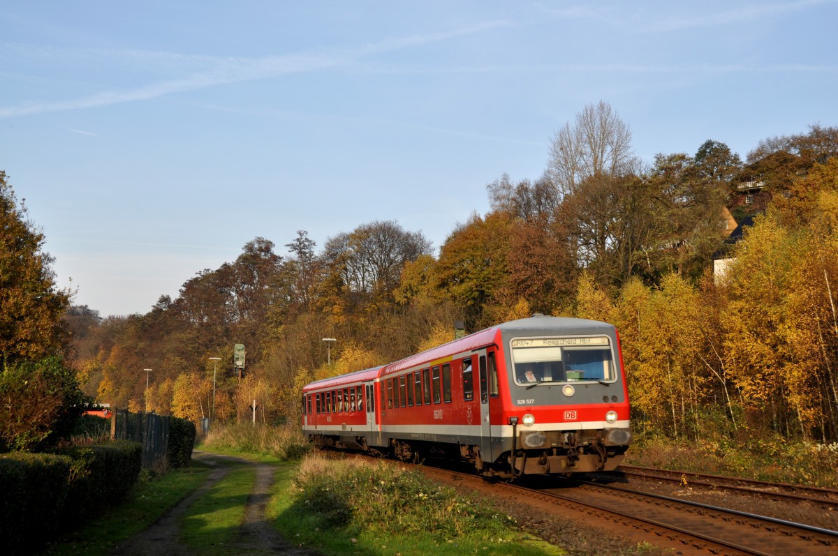 628 527 in der Sp�ten Nachmittagssonne auf dem Weg in Richtung Remscheid Hbf bei der durchfahrt durch den Bft Wuppertal Rauental (16.11.2013)