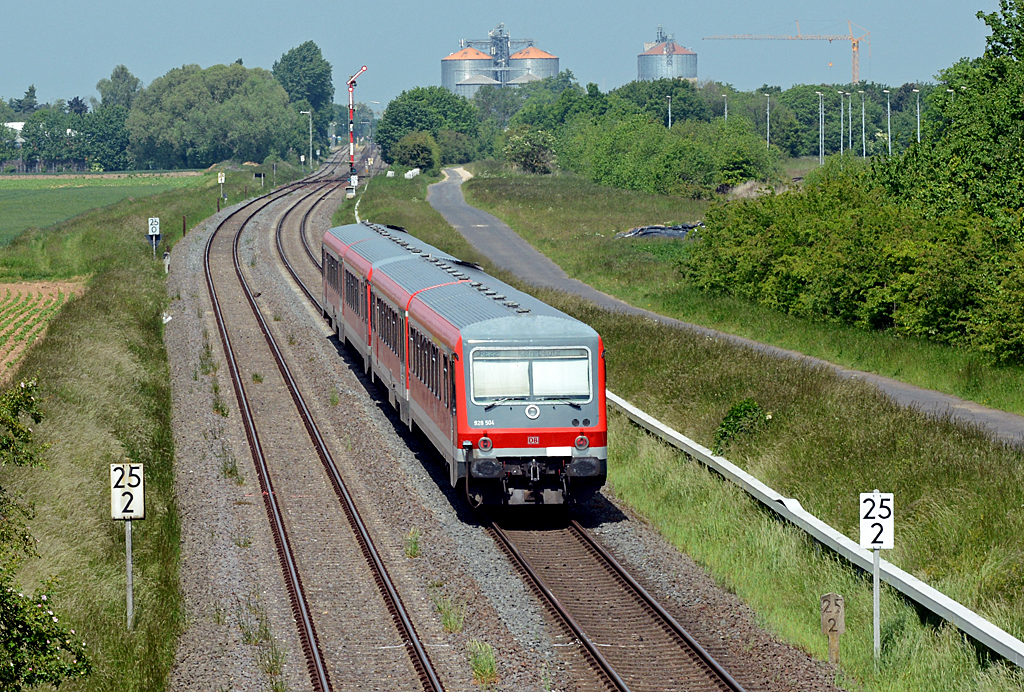628 535/928 504 RE22 nach Köln-Deutz bei Derkum - 17.04.2014
