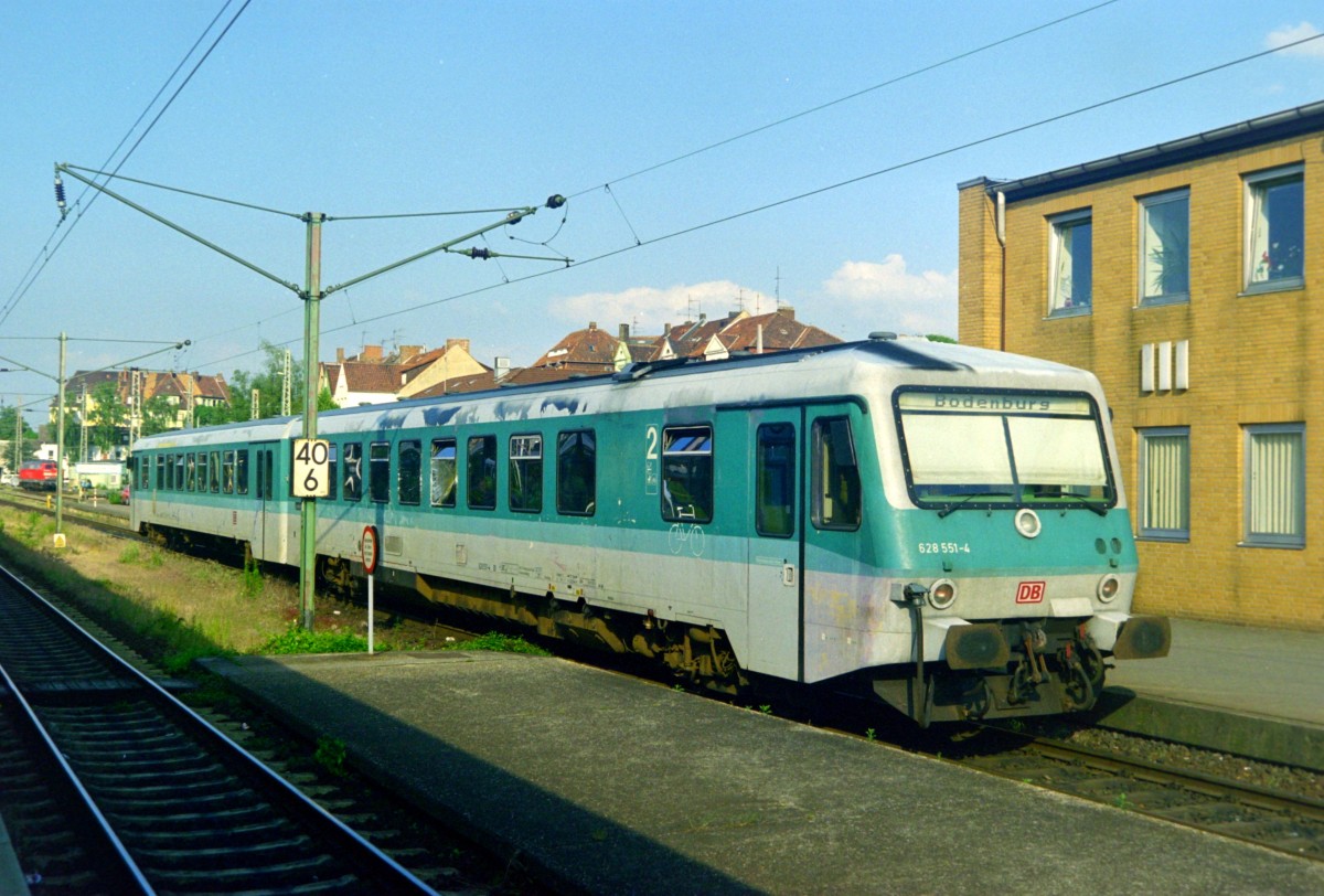628 551 als RB 25659 (Herford–Bodenburg) am 08.06.2000 in Hildesheim Hbf