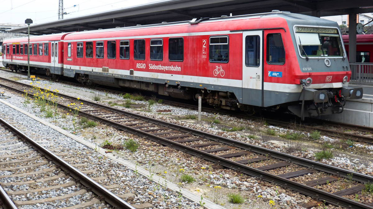 628 565 Regionalbahn von und nach Mühldorf (Oberbayern). Passau Hbf 23.04.2016