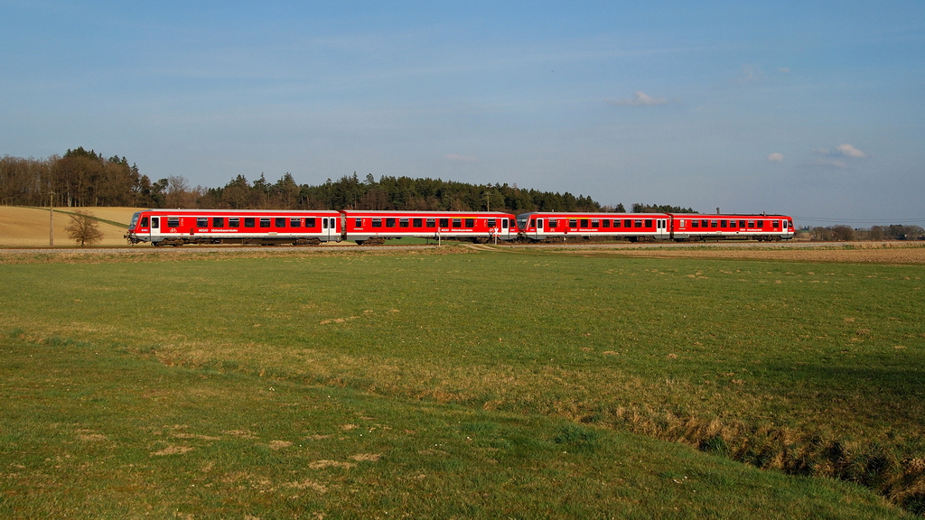 628 585 und 580 mit S-Bahn, A-Linie (29328) bei Markt Indersdorf (27.03.2014)