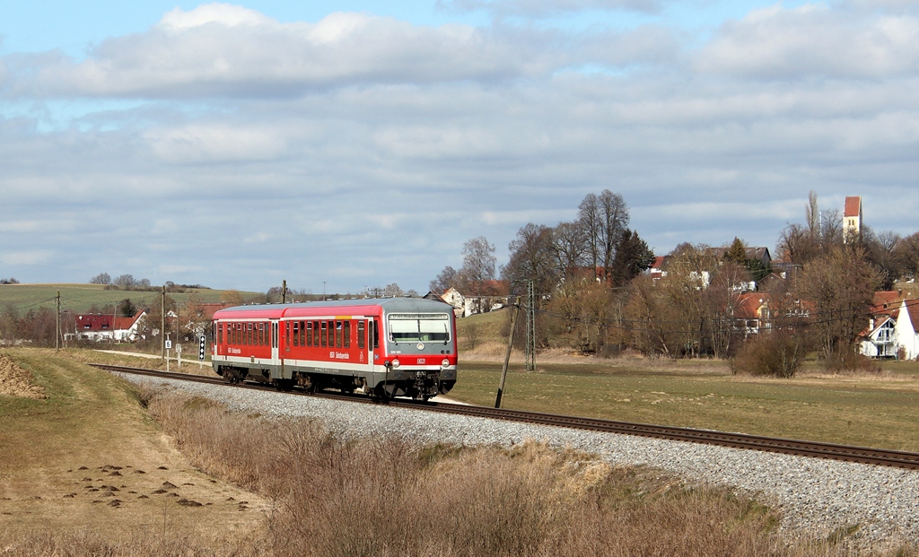 628 585 als S Bahn nach Dachau am 23.2.14 bei Kleinberghofen