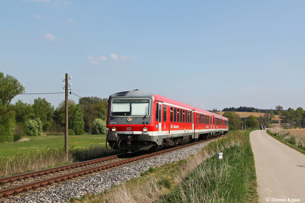 628 589 und 628 577 am 25.04.2014 bei Kleinberghofen.