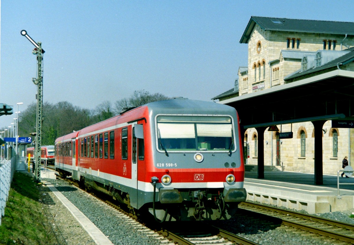 628 598 als RB 14506 (Braunschweig Hbf–Bad Harzburg) am 27.03.2007 in Wolfenbttel, aufgenommen vom Bahnbergang  Bahnhofstrae 