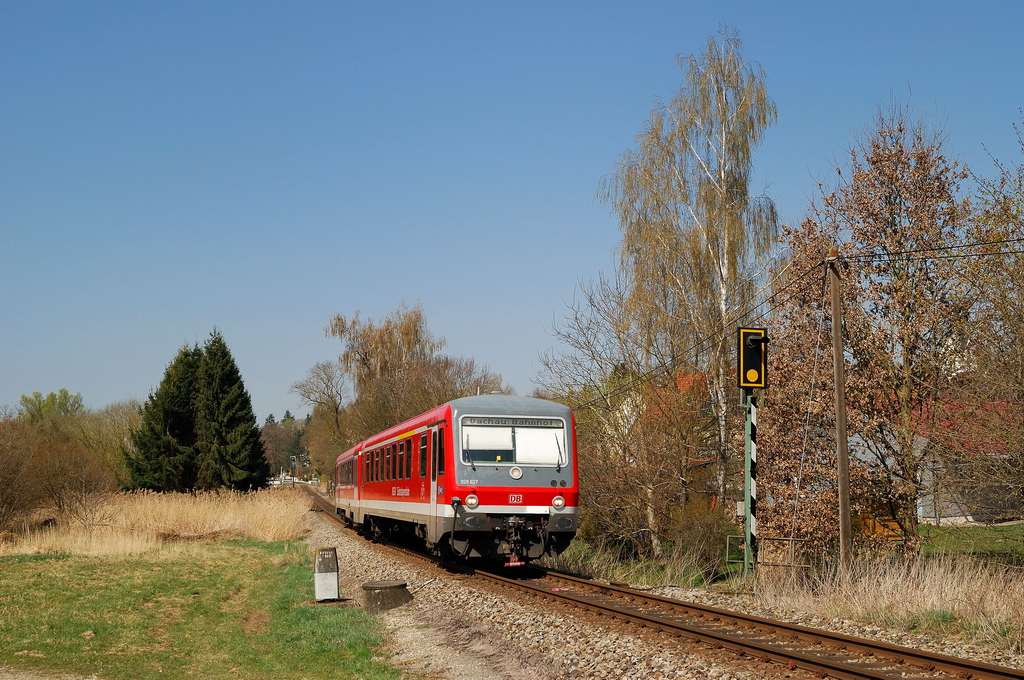 628 627 mit S-Bahn, A-Linie (29321) bei Bachern (02.04.2014)