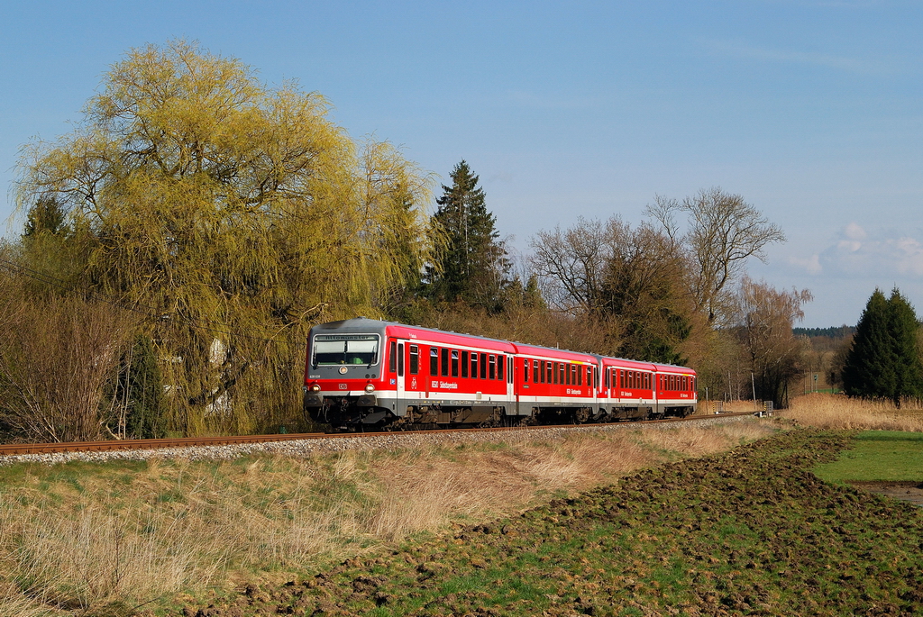 628 628 und 678 mit S-Bahn, A-Linie (29326) bei Bachern (27.03.2014)