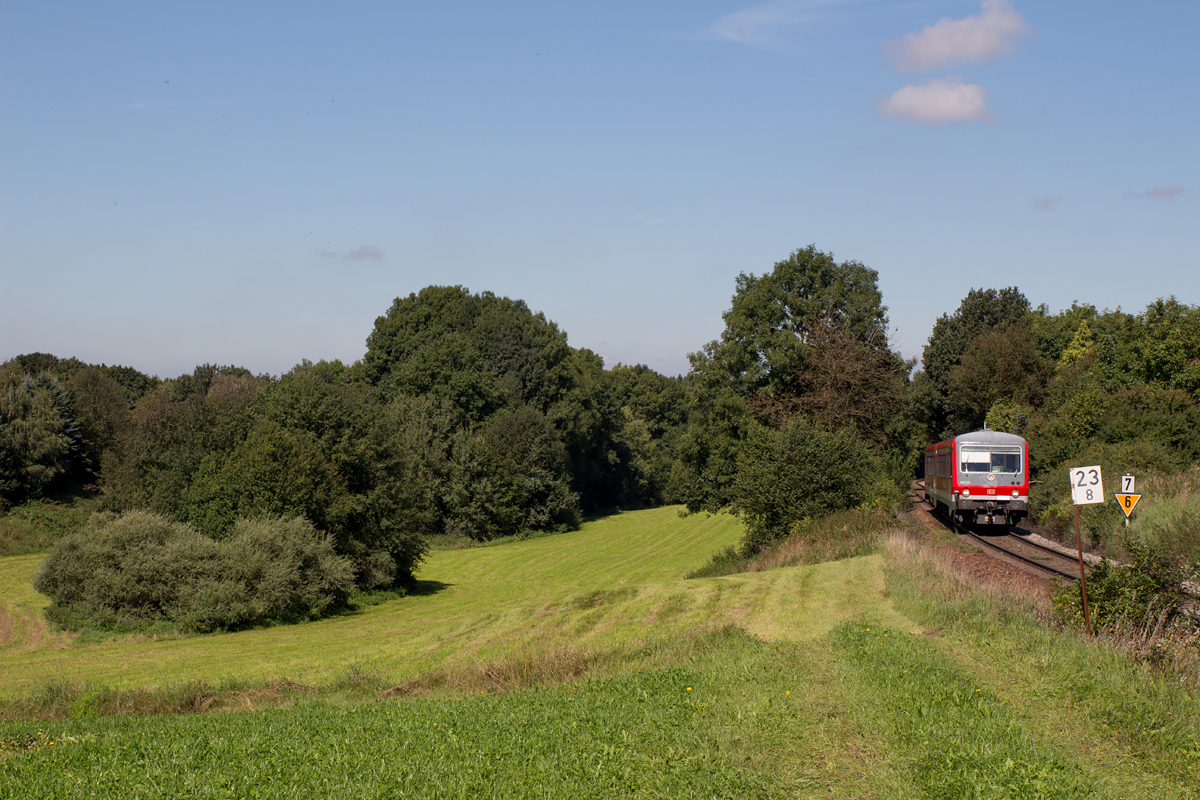 628 629-8 wurde am 28.08.14 an der Burgkirchener Steigung im Bild festgehalten. Sein Ziel lautete Burghausen.