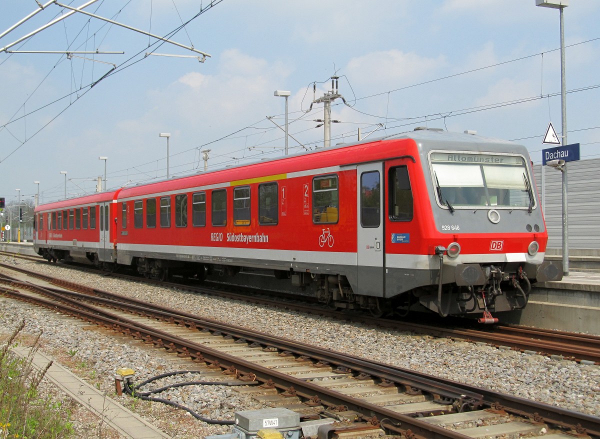 628 646 am 13.04.14 im Bahnhof Dachau, kurz vor der Abfahrt nach Altomünster