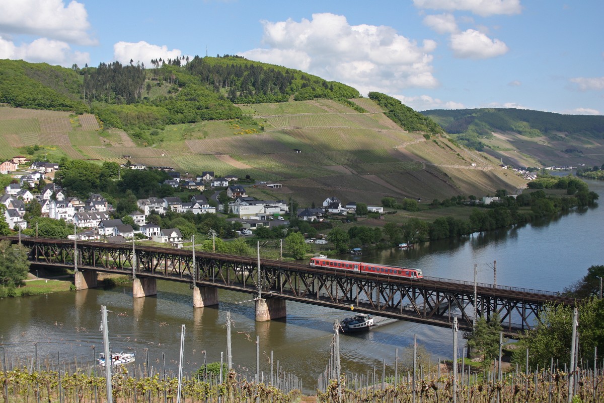 628 648 am 18.5.13 bei der �berquerung der Mosel in Bullay.