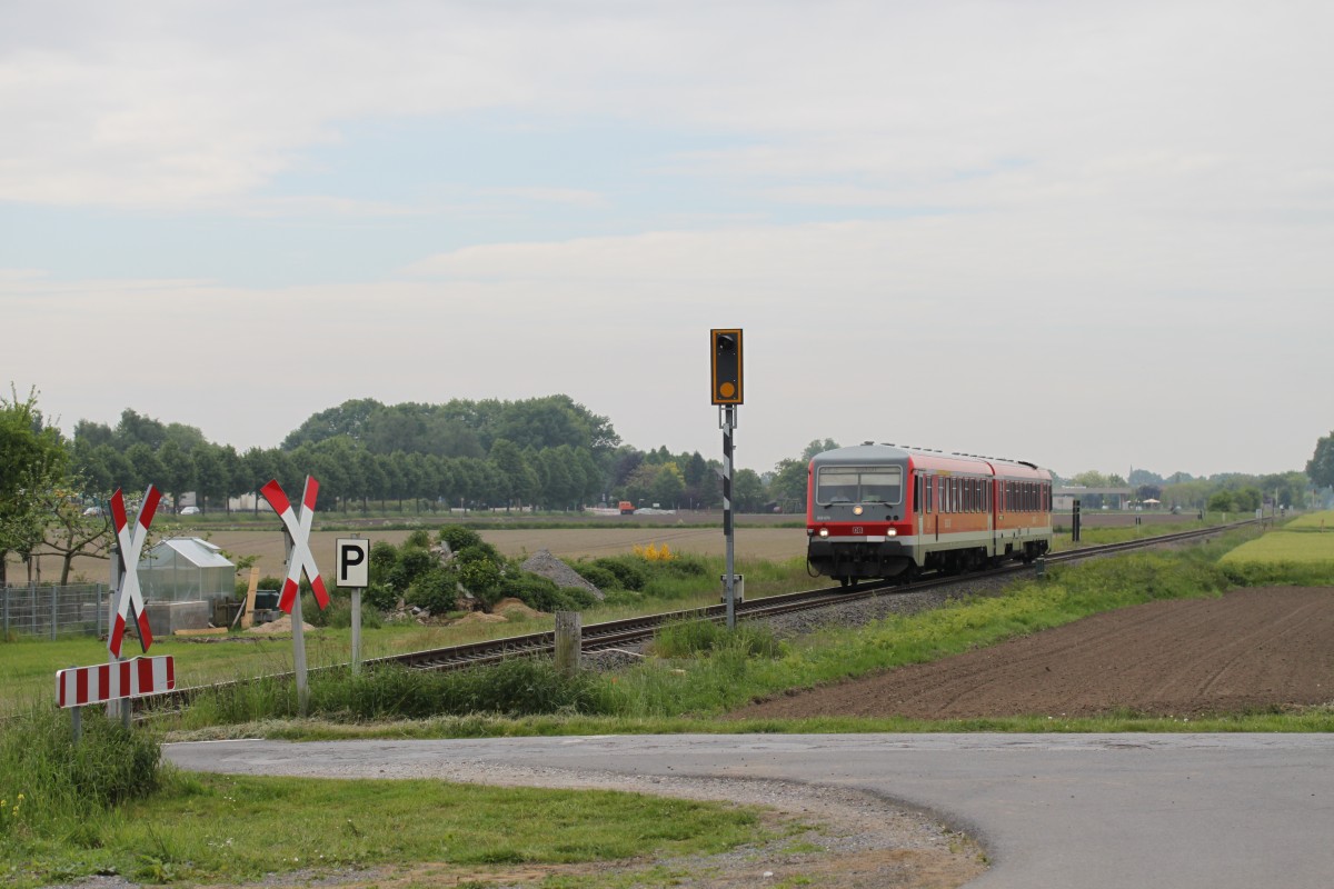 628 670 ist als RB 32 von Wesel nach Bocholt unterwegs und konnte zwischen Dingden und Bocholt fotografiert werden (23.05.2015). 