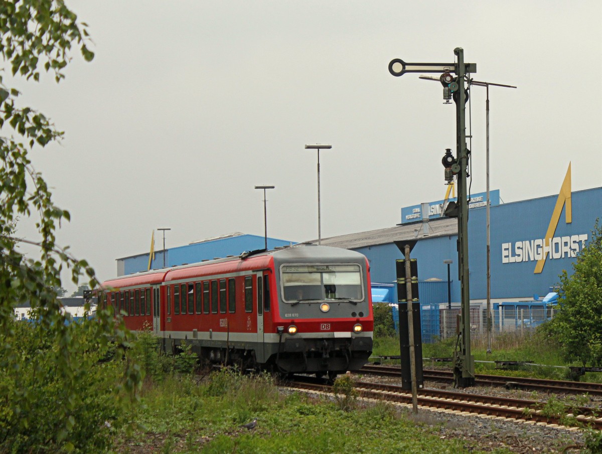 628 670 verlässt Bocholt am 23.05.2015 als Linie RB 32 in Richtung Wesel.