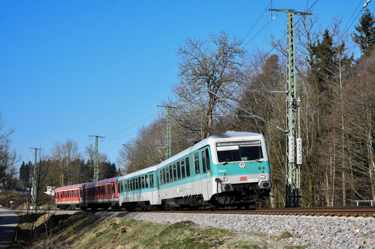 628 673/486  Maria  als Leih-Fahrzeug von der Westfrankenbahn mit dem Dortmunder 628 698 bei Kißlegg als RB nach Aulendorf 