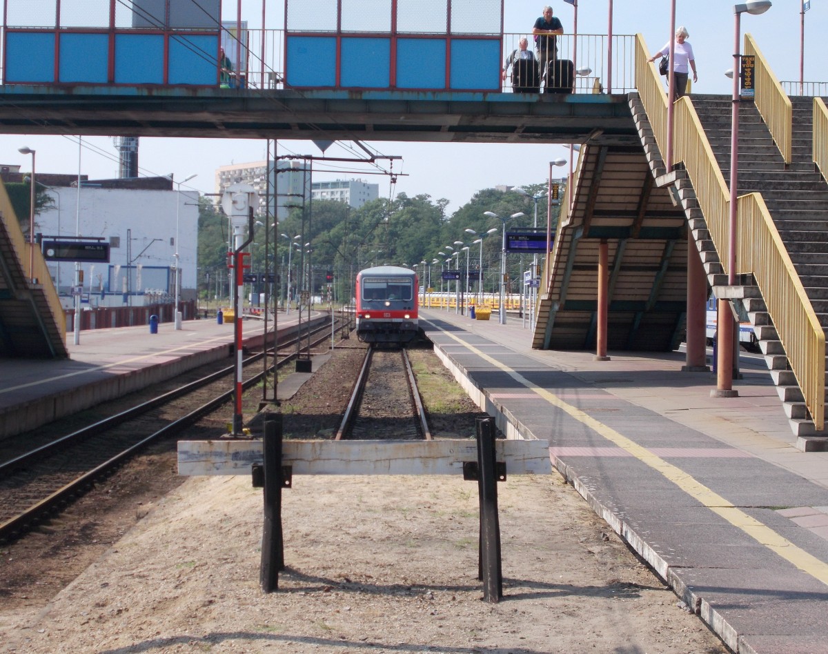 628 692 fuhr,am 16.August 2015,auf dem Extra Bahnsteig in Szczecin Glowny ein.