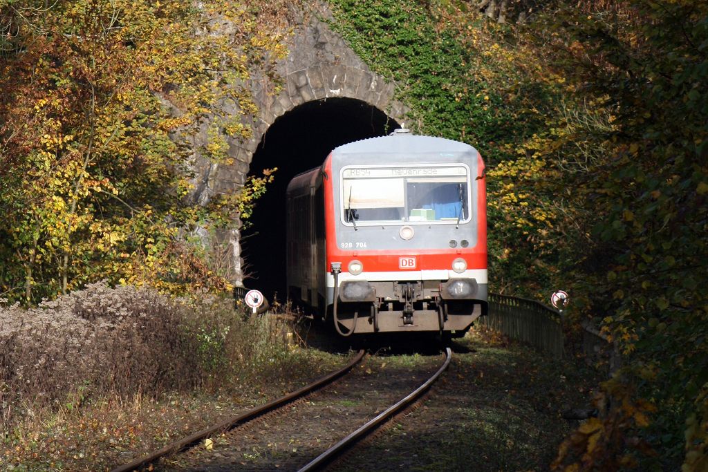 628 704 bei der Ausfahrt aus dem Binoler Tunnel, 29.10.2016
