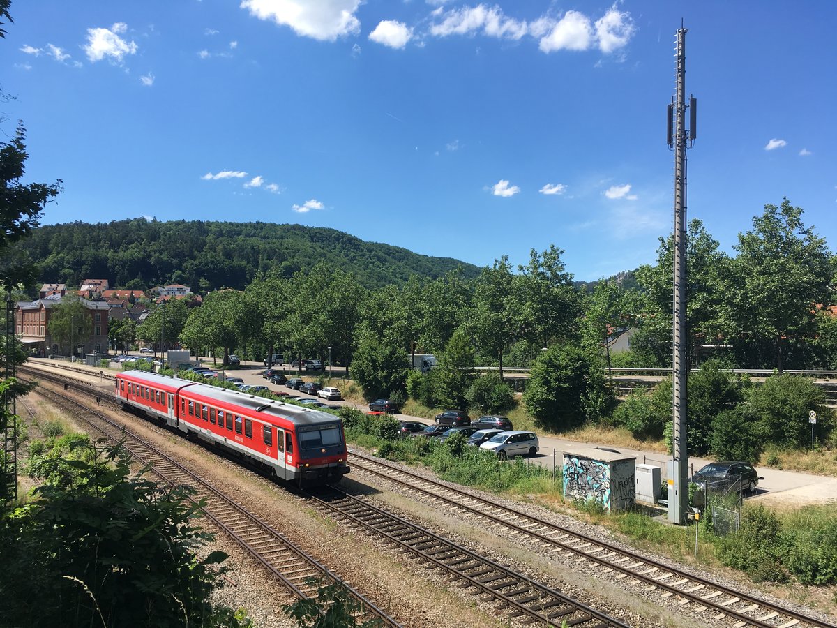 628 902 als Rb 22377 (Ehingen (Donau) - Langenau (Württ)) am 26.06.17 bei der Ausfahrt aus Blaubeuren.