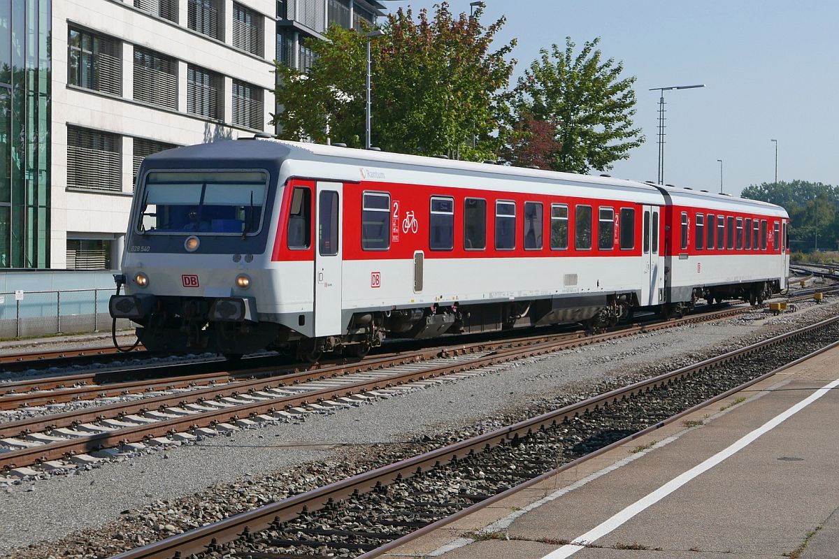 628/928 530, der  Gast aus dem hohen Norden  auf Rangierfahrt im Friedrichshafener Stadtbahnhof (20.09.2018).
