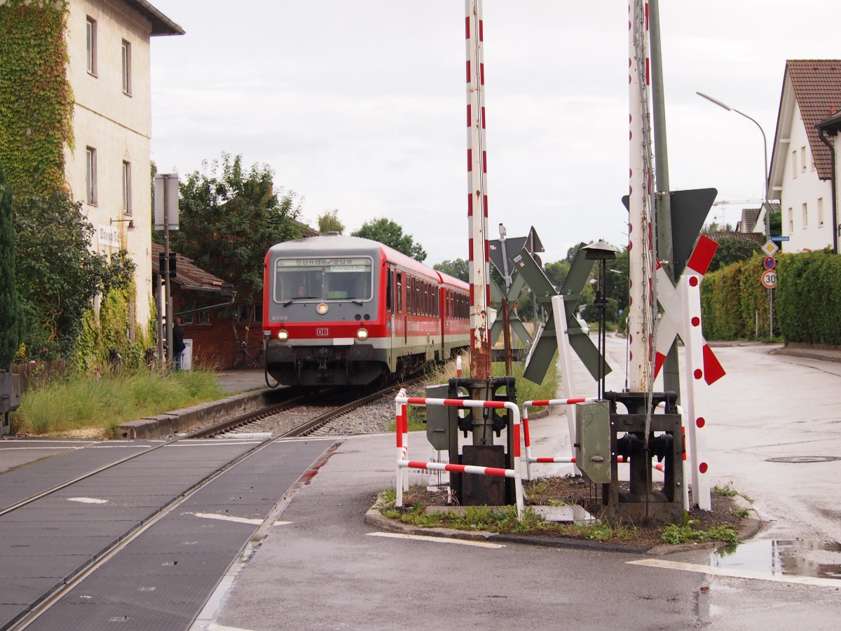 628/928 678 als RB 27473 steht in Wolnzach Markt am 15.08.14 abfahrbereit nach Rohrbach.