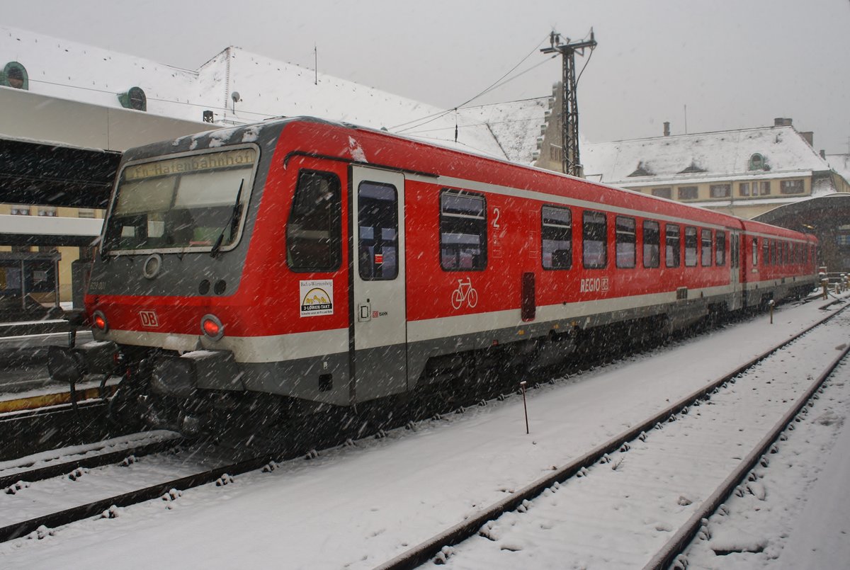 629 001-8 steht am 5.1.2019 als RB22714 nach Friedrichshafen Hafen im Lindauer Hauptbahnhof bereit.