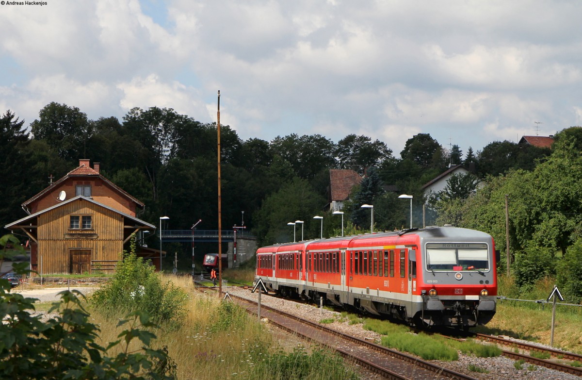 629 003-4 und 628 563-9 als RE 22304 (Neustadt(Schwarzw)-Rottweil) in Döggingen 2.8.15