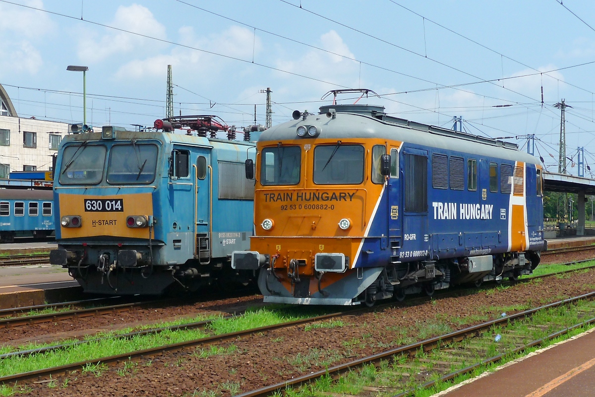 630 014 der MAV-START neben 600-882 der TRAIN HUNGARY. Debrecen, 26.6.2016 