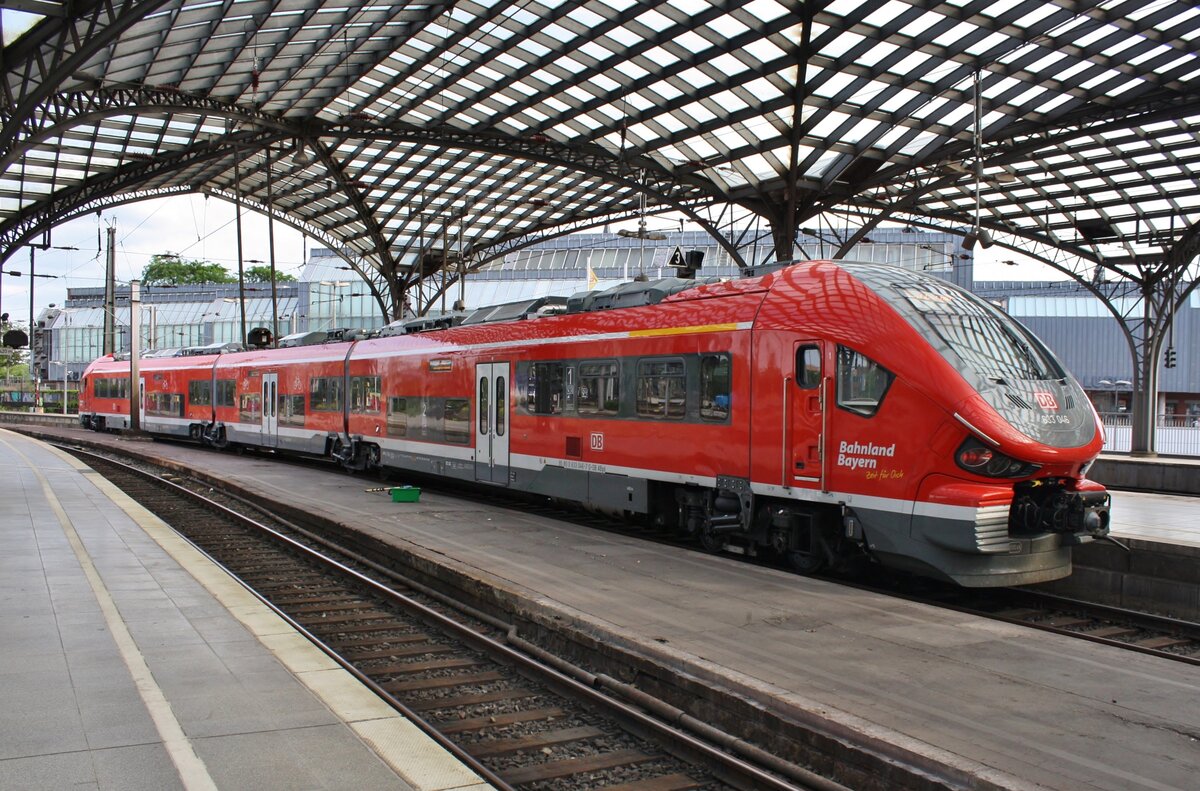 633 046-7 durchfährt am 19.06.2021 als Leerzug den Kölner Hauptbahnhof in Richtung Osten. 