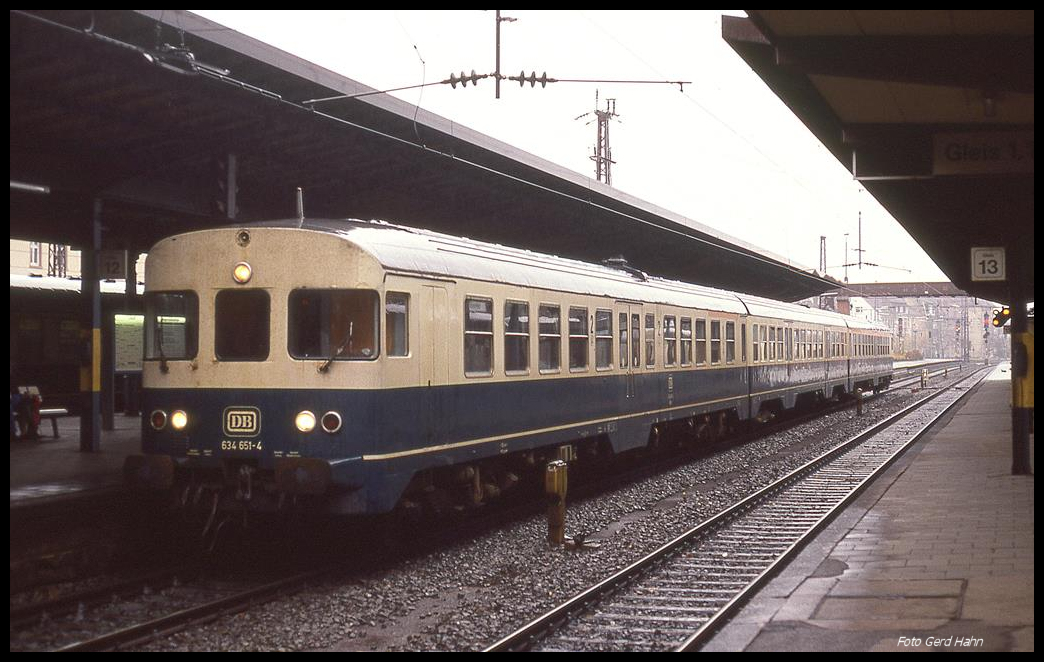 634651 am 17.11.1990 um 12.45 Uhr im unteren Bahnhof des HBF Osnabrück.