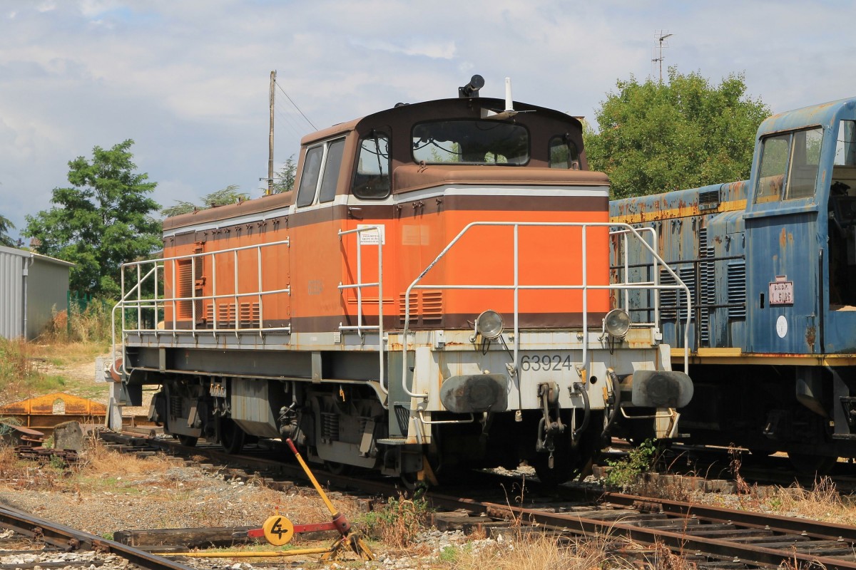 63924 (ex-SNCF) der Chemin de fer touristique du Haut Quercy auf Bahnhof Martel am 29-6-2014.